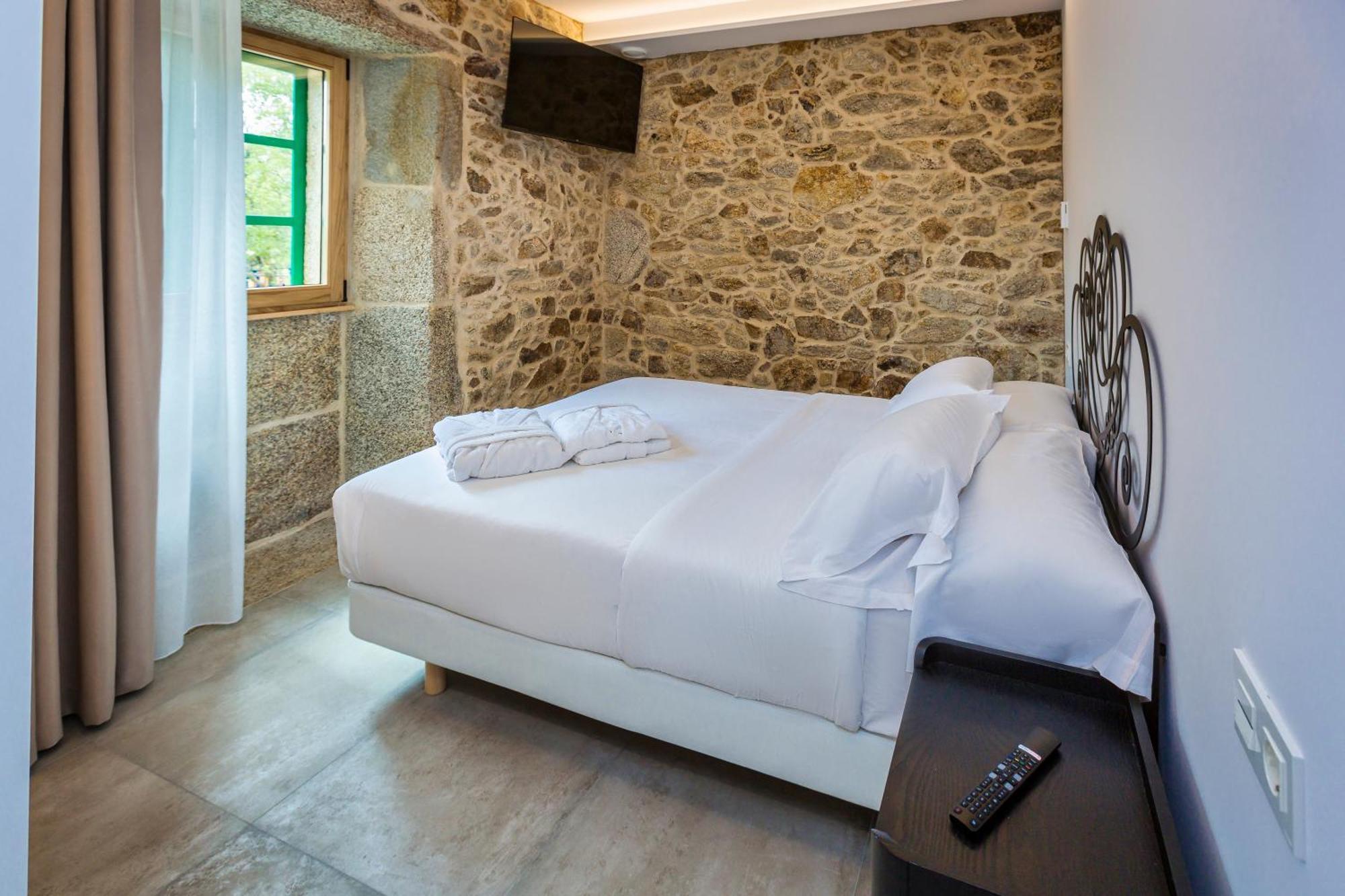 A De Lucia Hotel Quintáns Buitenkant foto