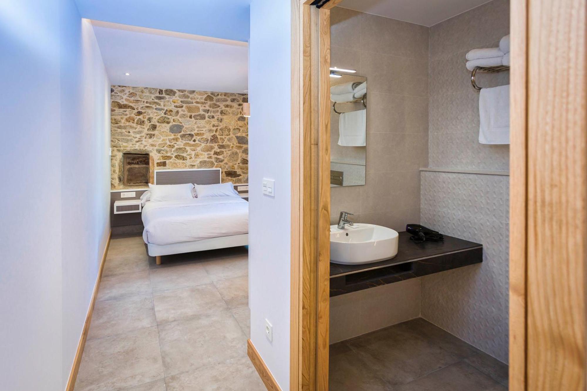 A De Lucia Hotel Quintáns Buitenkant foto