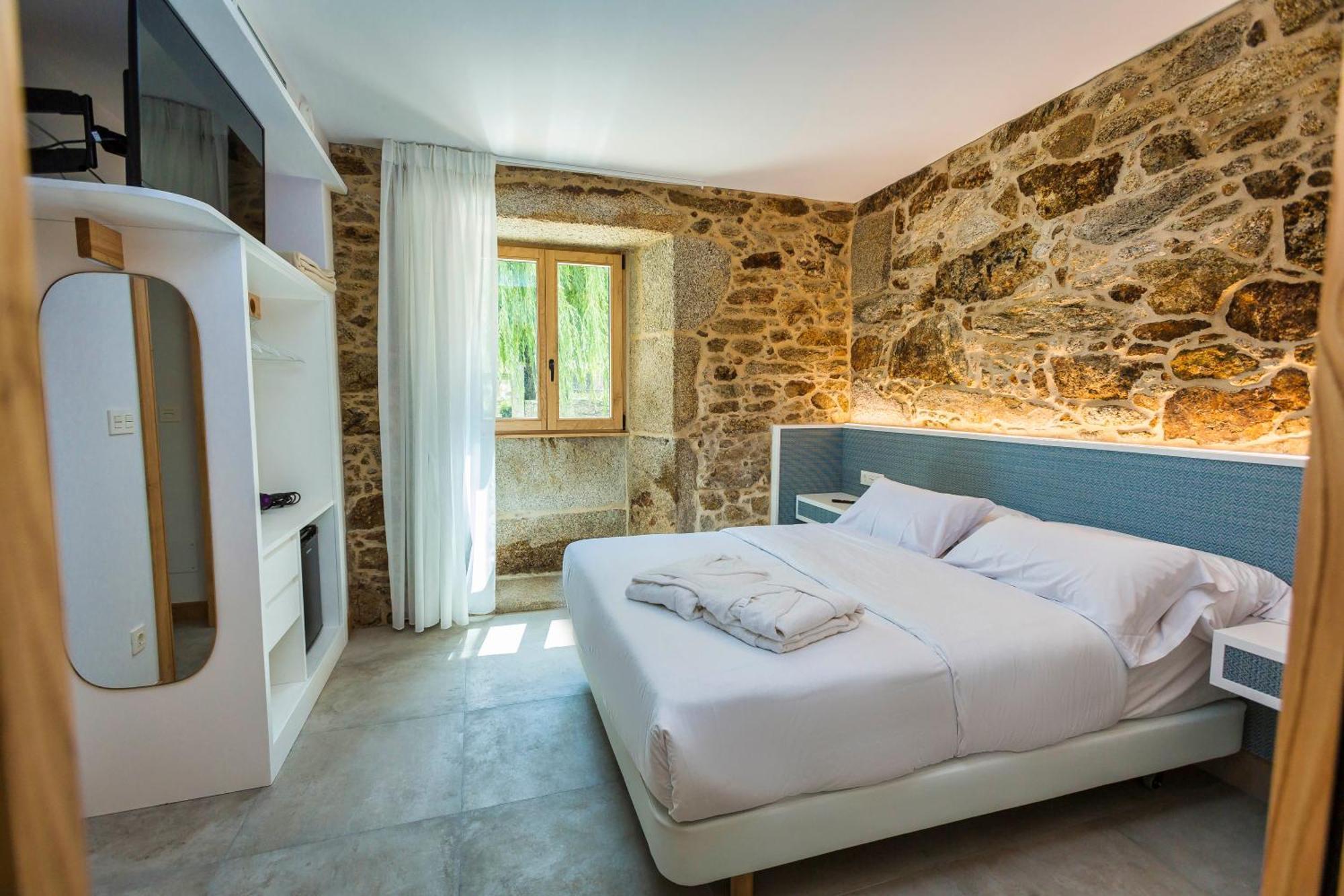A De Lucia Hotel Quintáns Buitenkant foto