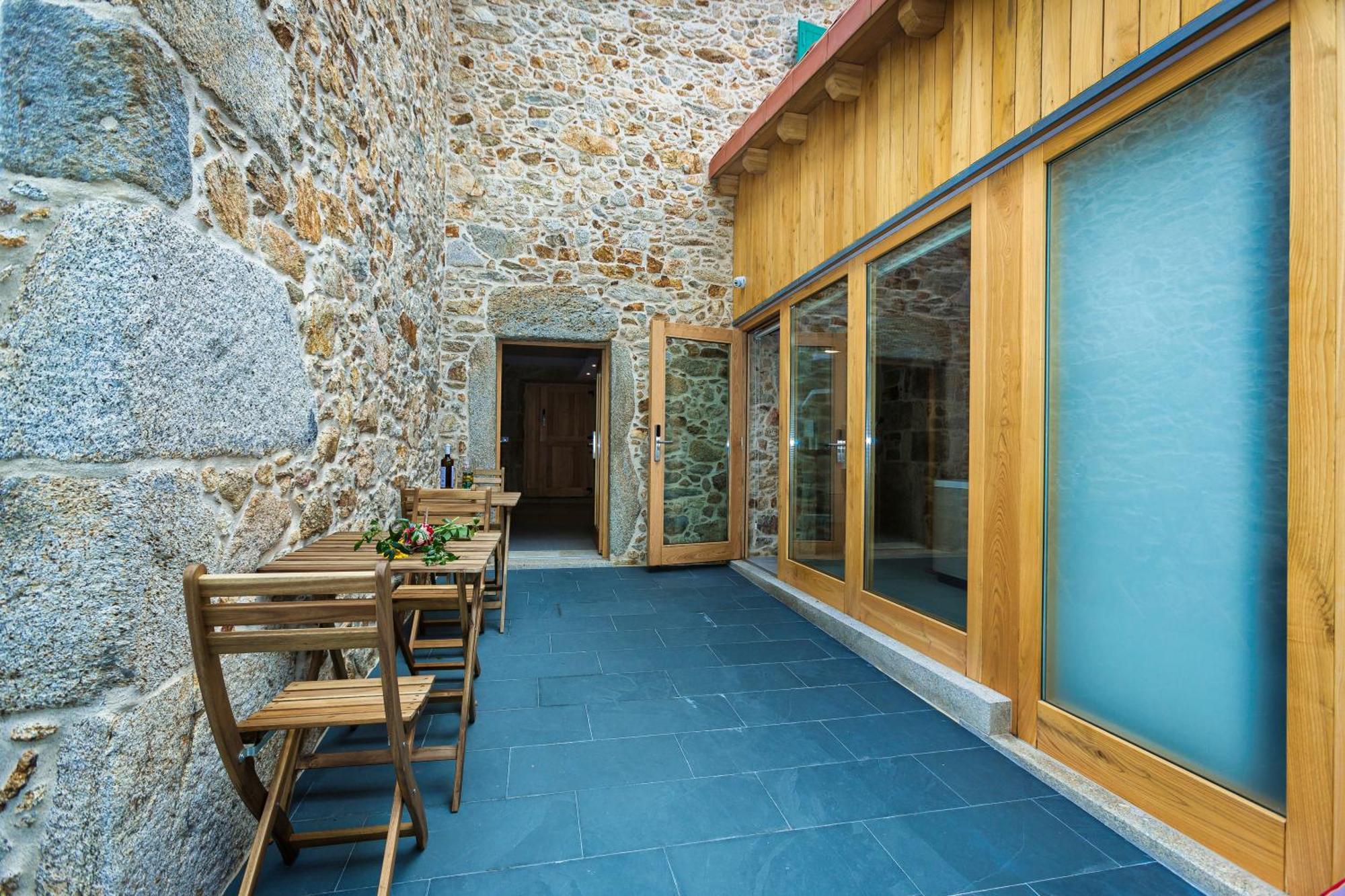 A De Lucia Hotel Quintáns Buitenkant foto