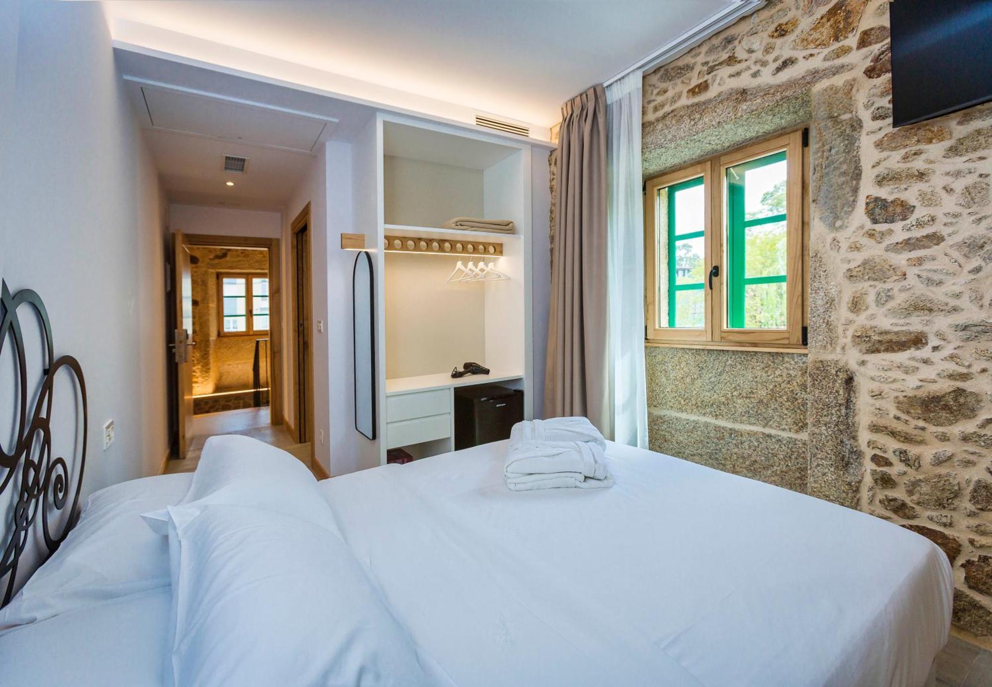 A De Lucia Hotel Quintáns Buitenkant foto