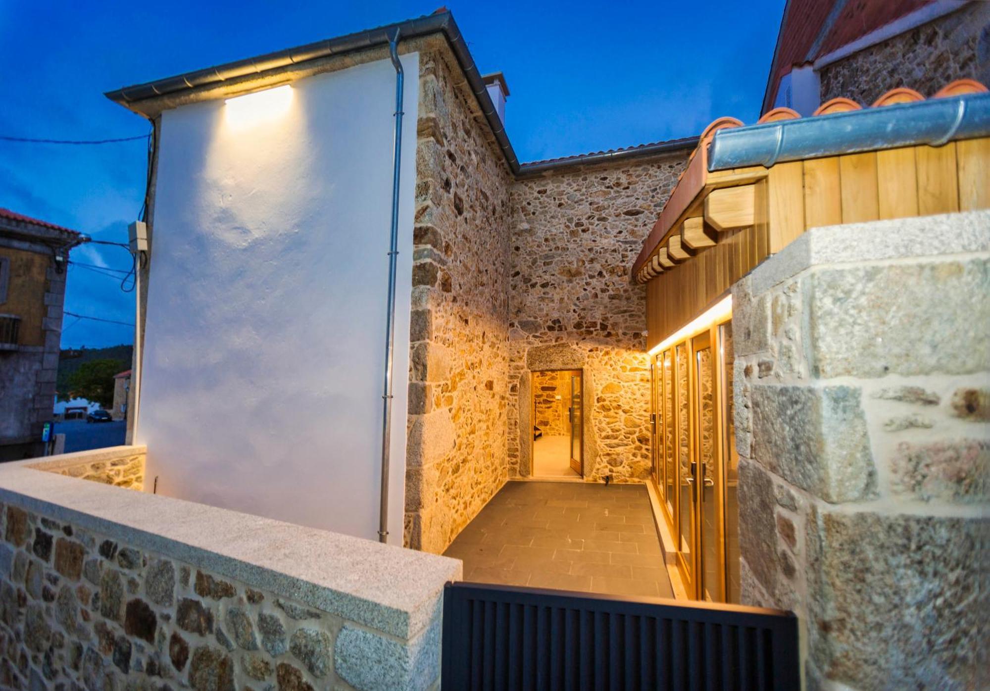 A De Lucia Hotel Quintáns Buitenkant foto