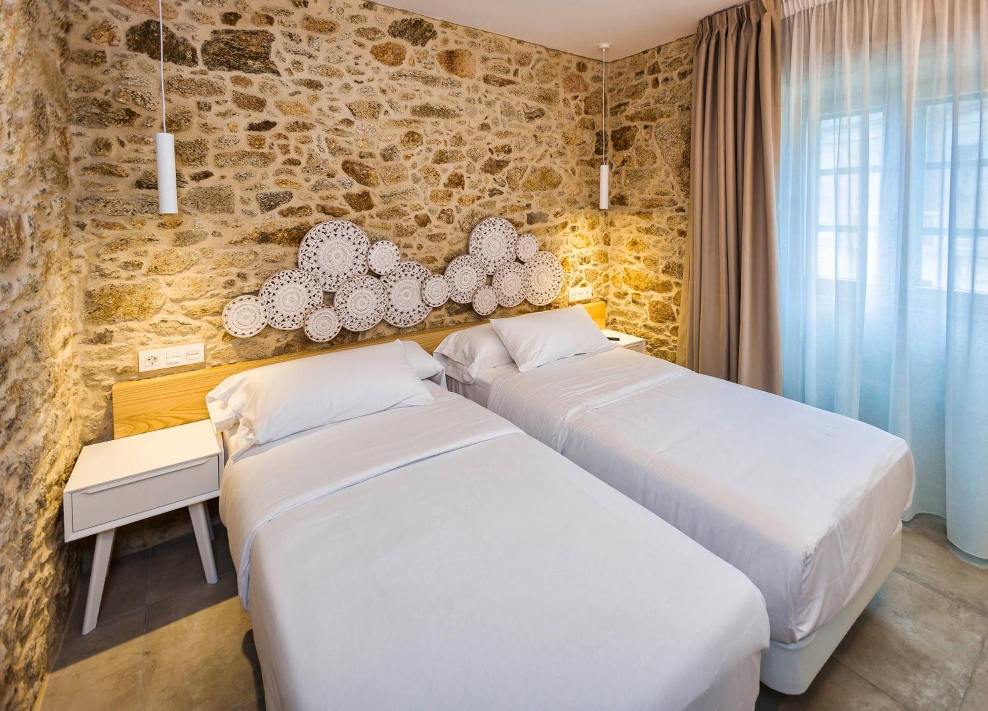 A De Lucia Hotel Quintáns Buitenkant foto